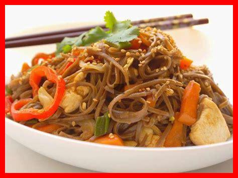 Comment improviser un plat de nouilles Soba avec des ingrédients de base Comment improviser un plat de nouilles Soba avec des ingrédients de base