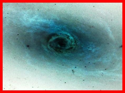 Pourquoi étudier le centre de la galaxie est-il crucial ? Pourquoi étudier le centre de la galaxie est-il crucial ?