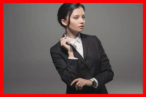 Le tailleur féminin classique est-il démodé Le tailleur féminin classique est-il démodé