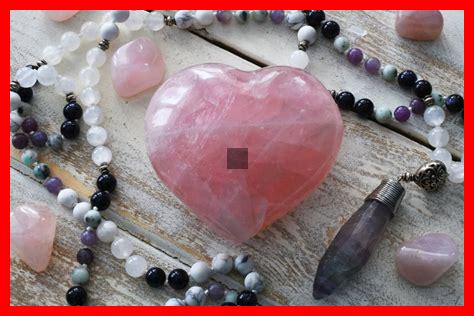 Quels bijoux en matériaux naturels vont marquer cette saison Quels bijoux en matériaux naturels vont marquer cette saison